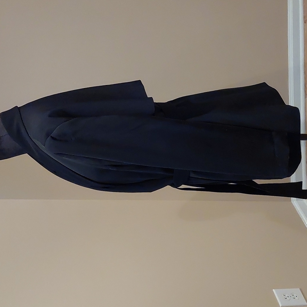 A Woman's Coat - Picture 5 of 5